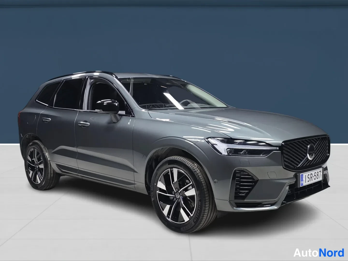 Vihreä Volvo XC60 2026, etuviisto, keula oikealle, kuva 2