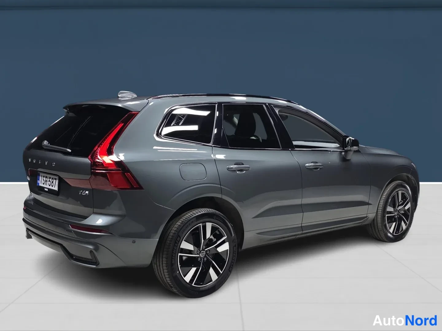 Vihreä Volvo XC60 2026, takaviisto, kuva 4