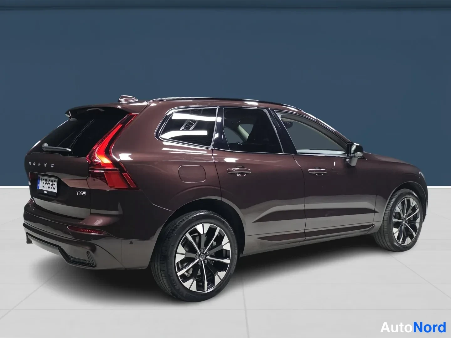 Ruskea Volvo XC60 2026, takaviisto, kuva 5