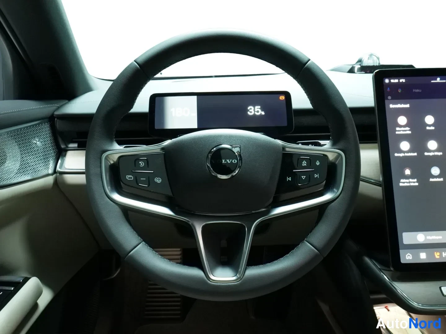 Valkoinen Volvo ES90 2026, kuva 10