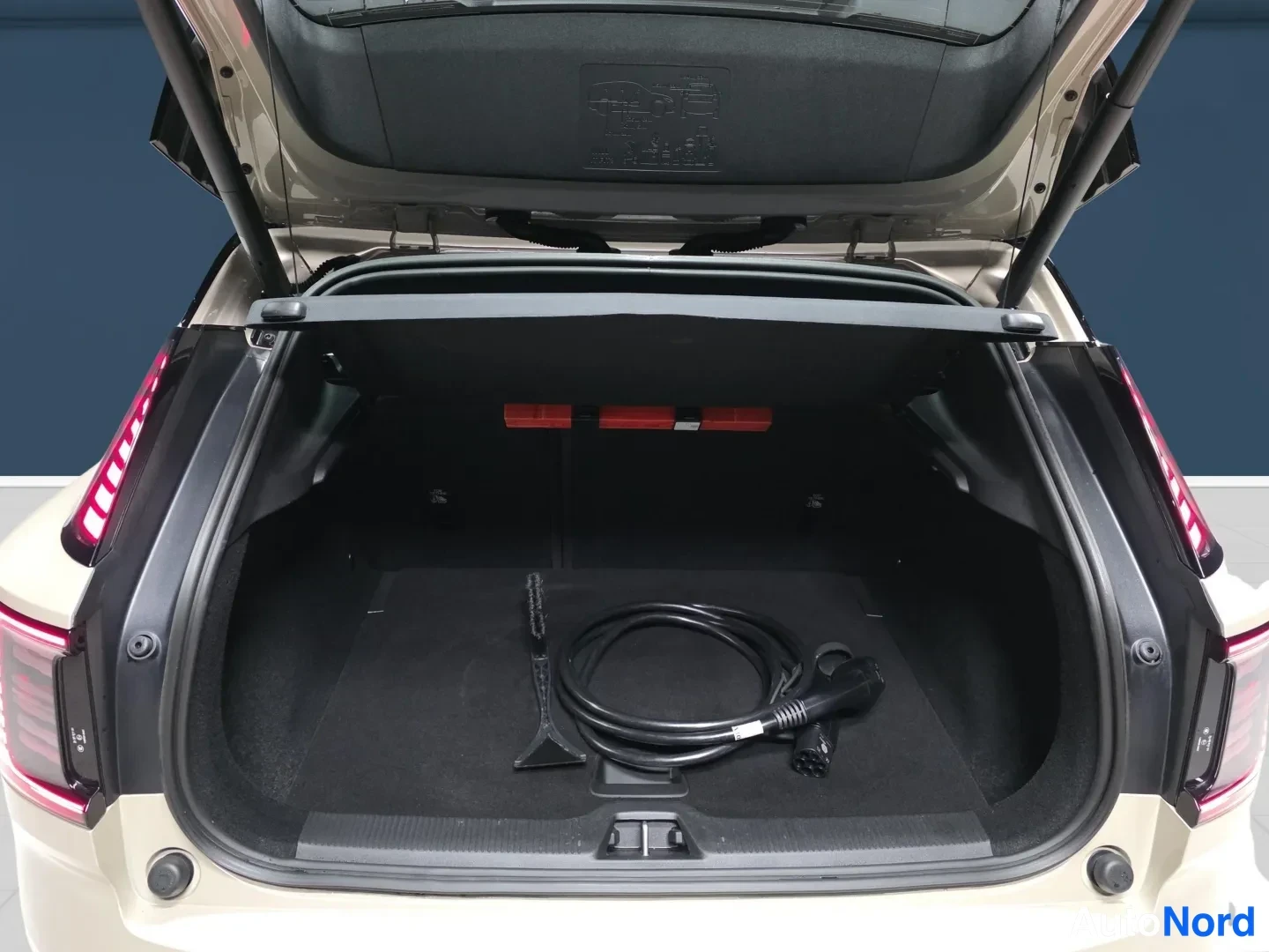 Beige Volvo EX30 2026, kuva 10