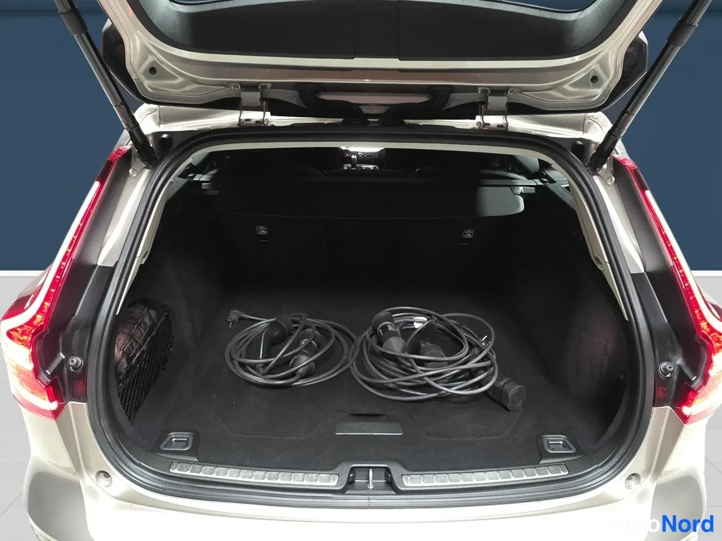 Brown Volvo V60 2024, photo 11