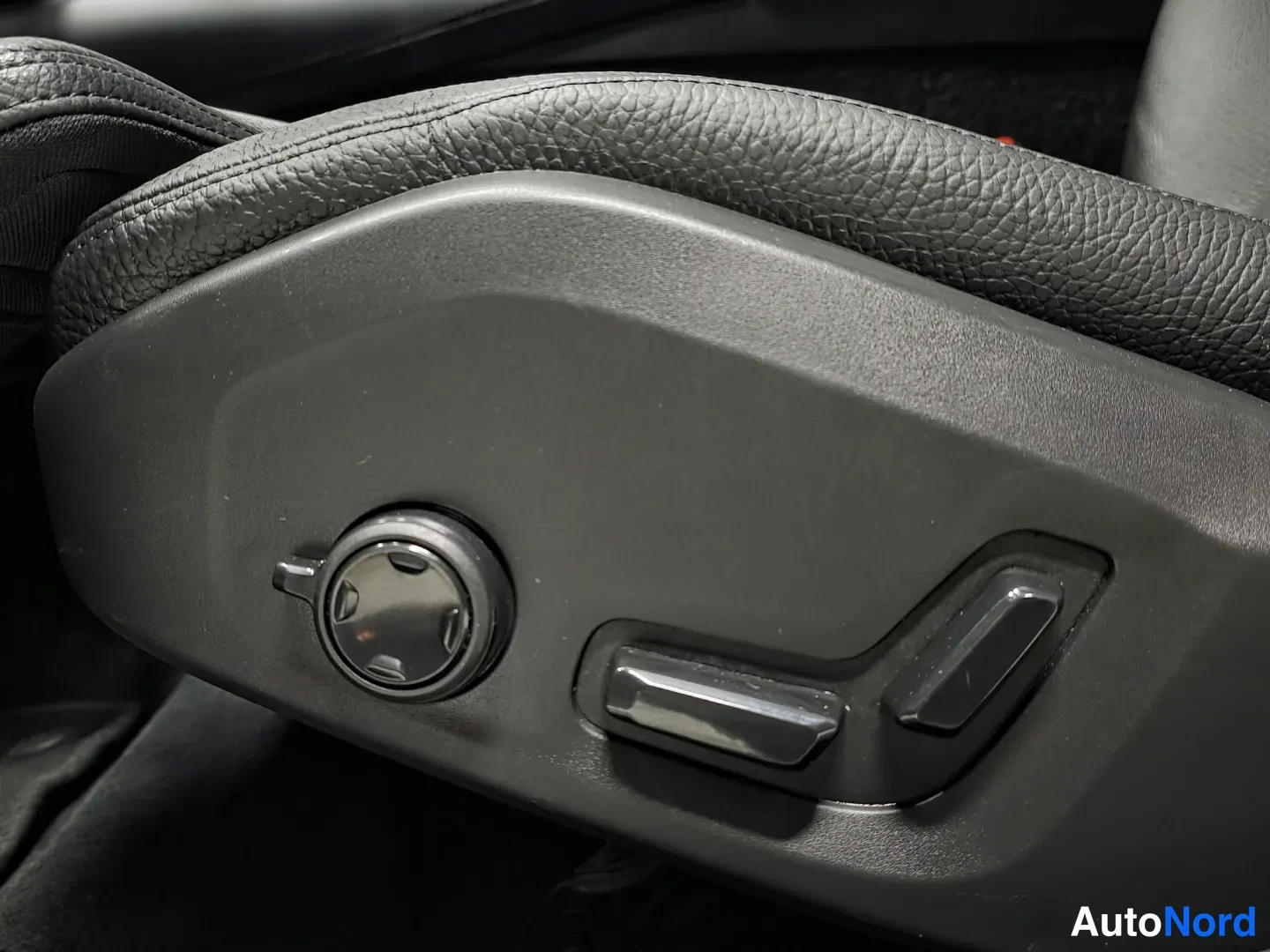 Brown Volvo V60 2024, photo 16