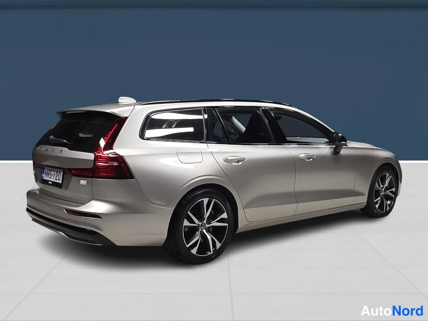 Brown Volvo V60 2024, rear three-quarter, photo 4