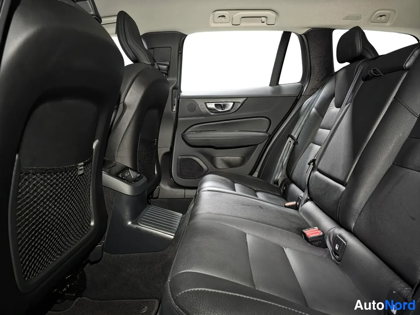 Brown Volvo V60 2024, photo 9