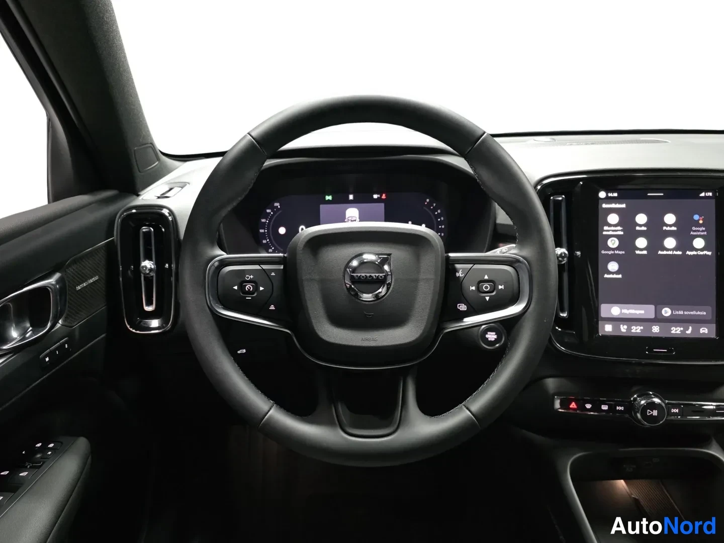 White Volvo XC40 2026, photo 12