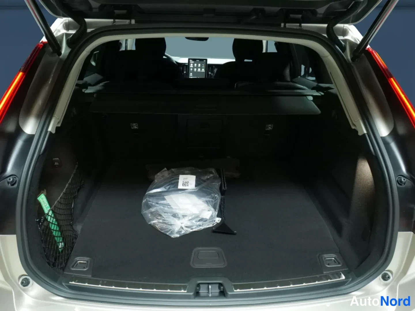 Beige Volvo XC60 2026, takaistuimet, kuva 10
