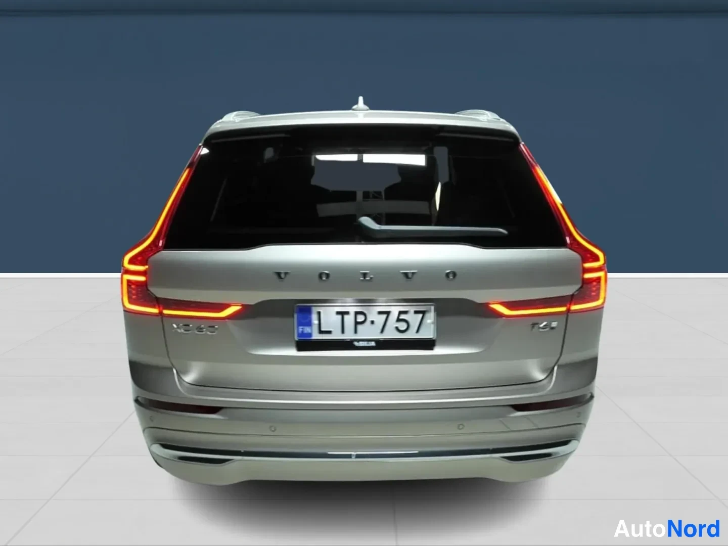 Beige Volvo XC60 2026, takaa, kuva 6