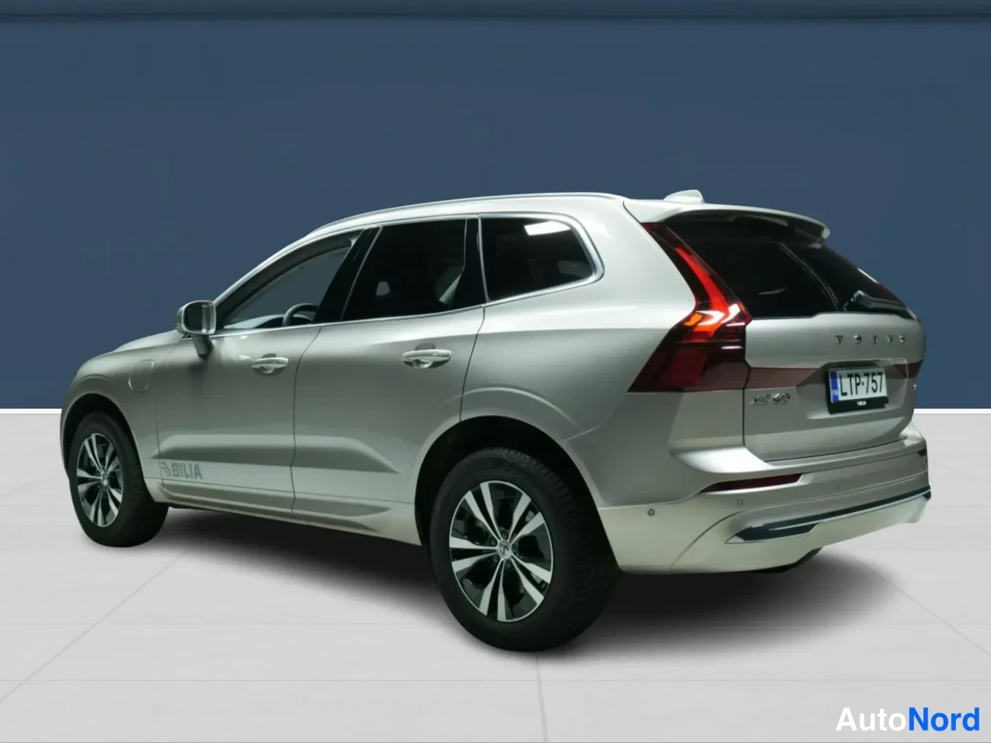 Beige Volvo XC60 2026, takaviisto, kuva 5