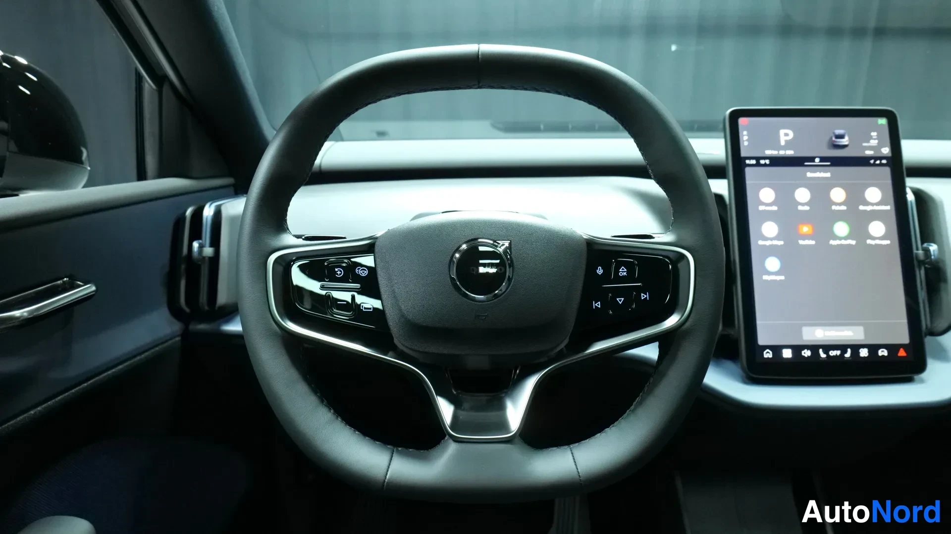 Harmaa Volvo EX30 Cross Country 2025, kuva 12