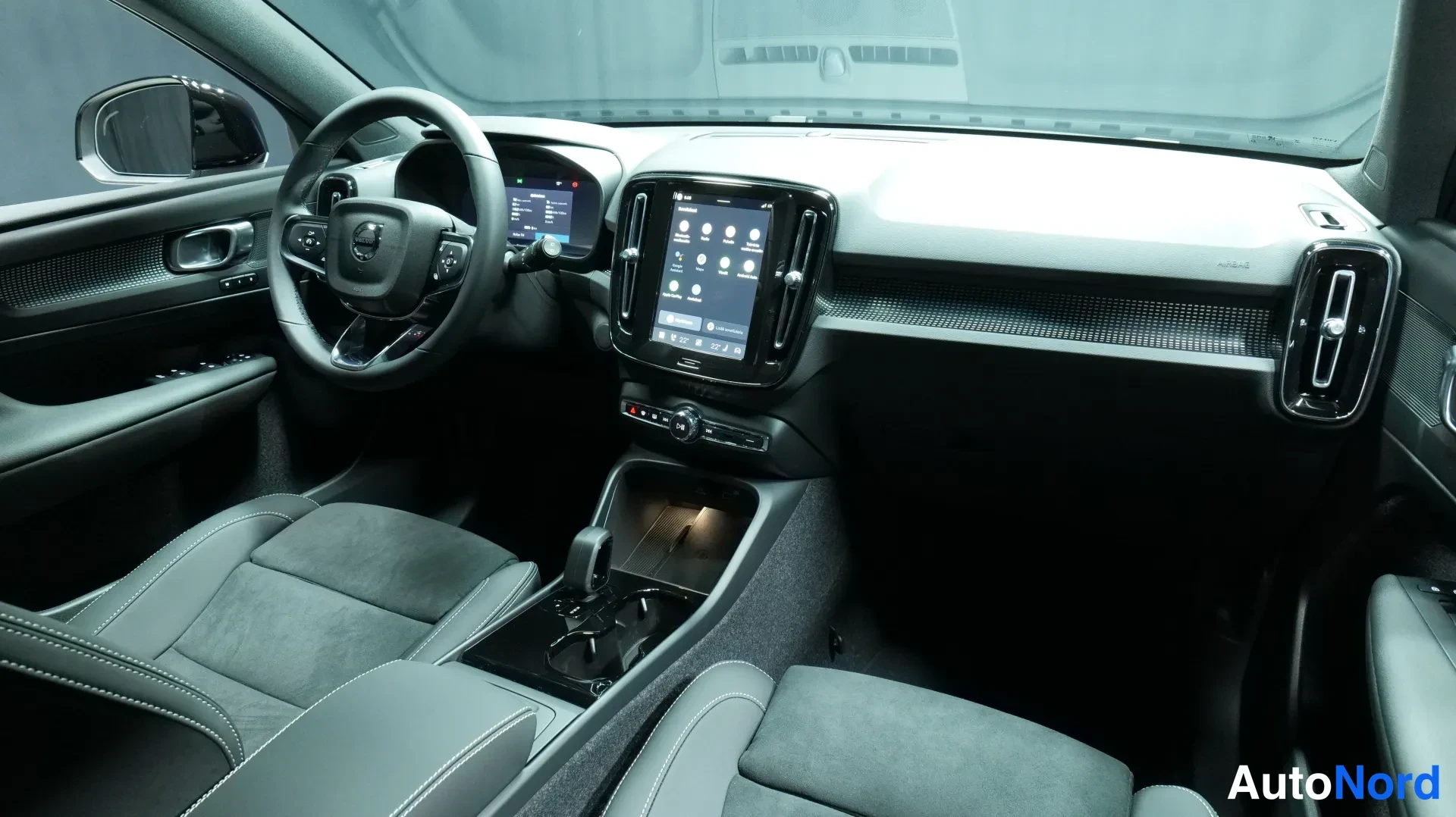 Vihreä Volvo EX40 2026, kuva 7