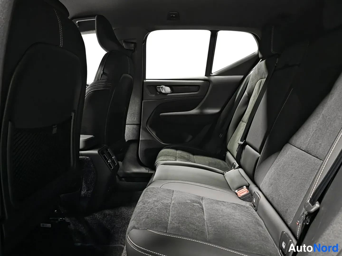 Vihreä Volvo EX40 2026, kuva 10