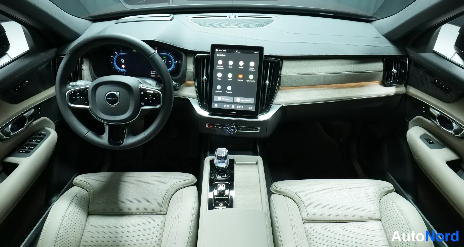 Punainen Volvo XC90 2025, kuva 12