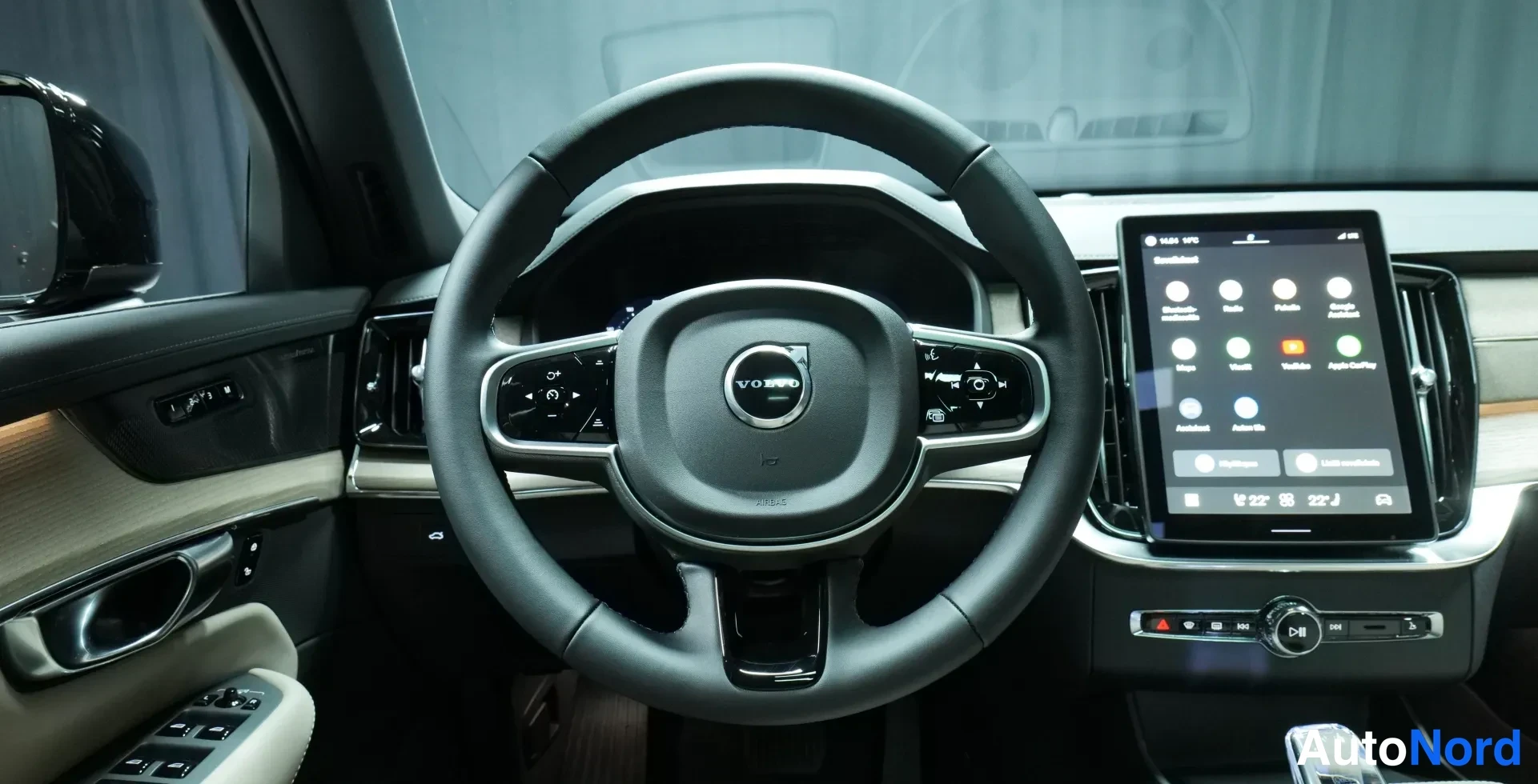 Punainen Volvo XC90 2025, kuva 13