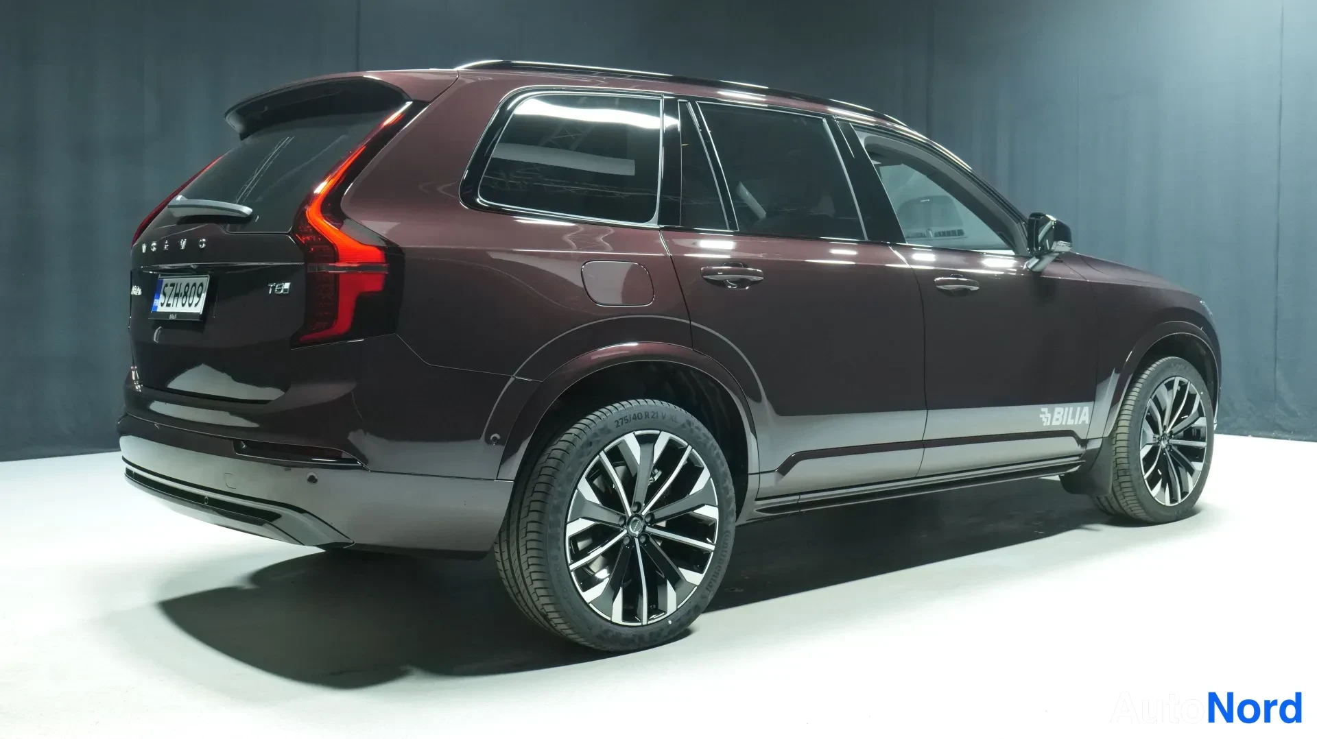 Punainen Volvo XC90 2025, takaviisto, kuva 4