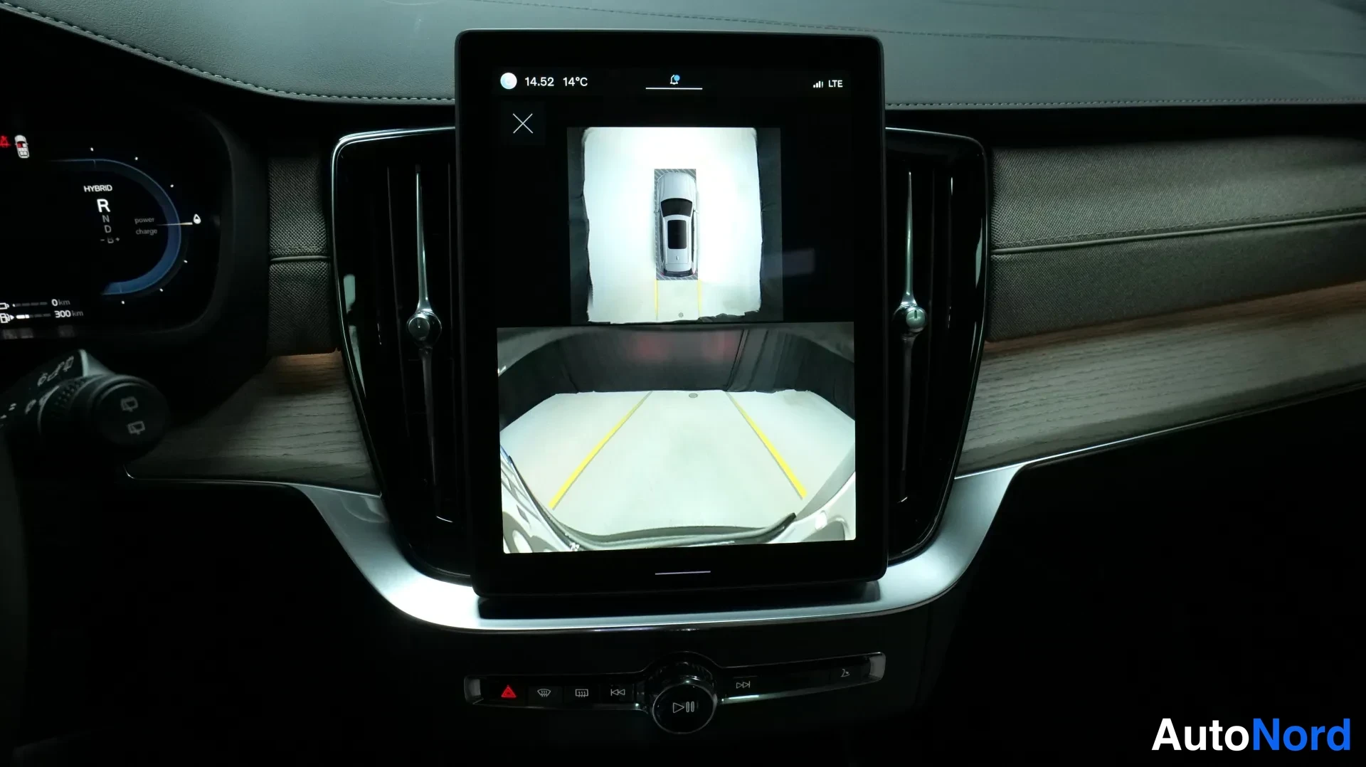 Punainen Volvo XC90 2025, kuva 7
