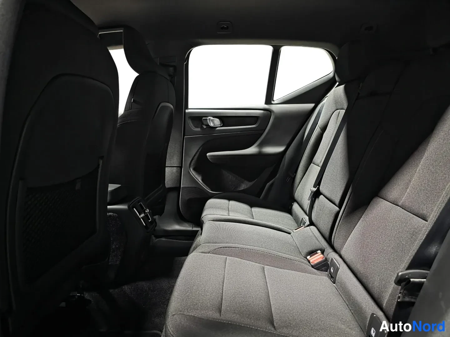 Sininen Volvo EX40 2026, kuva 11