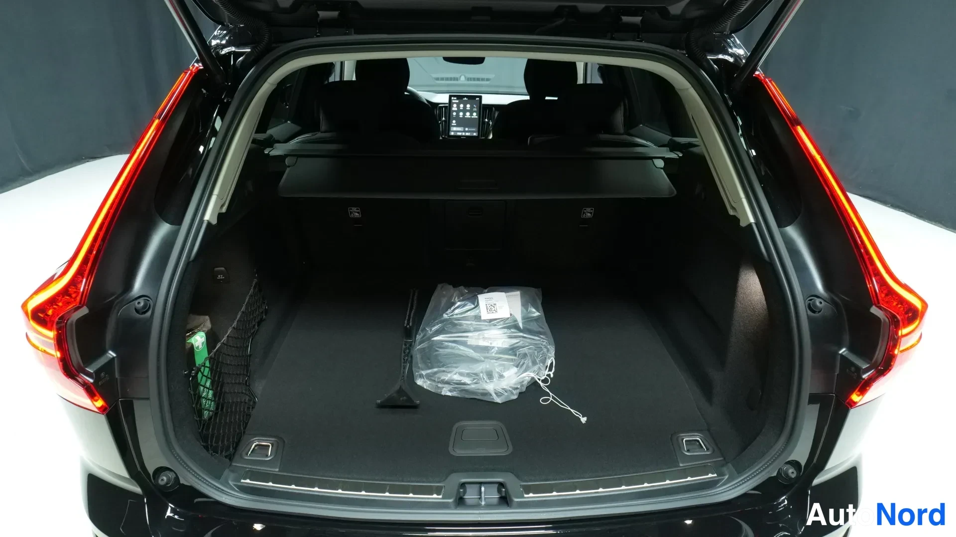 Musta Volvo XC60 2026, kuva 18