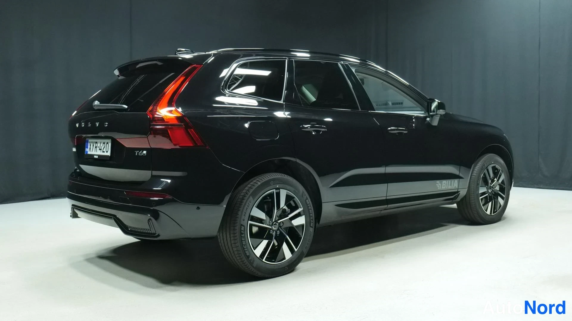 Musta Volvo XC60 2026, takaviisto, kuva 8