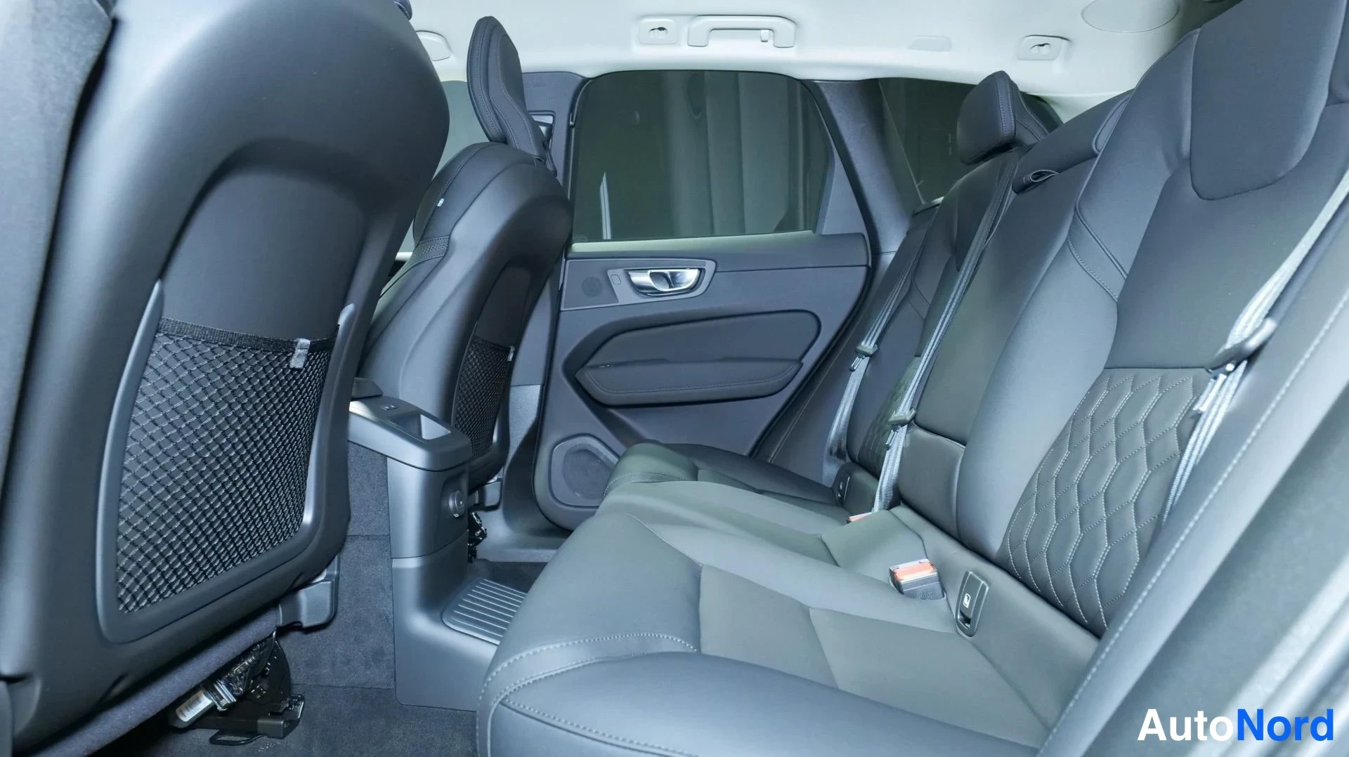 Musta Volvo XC60 2026, kuva 26