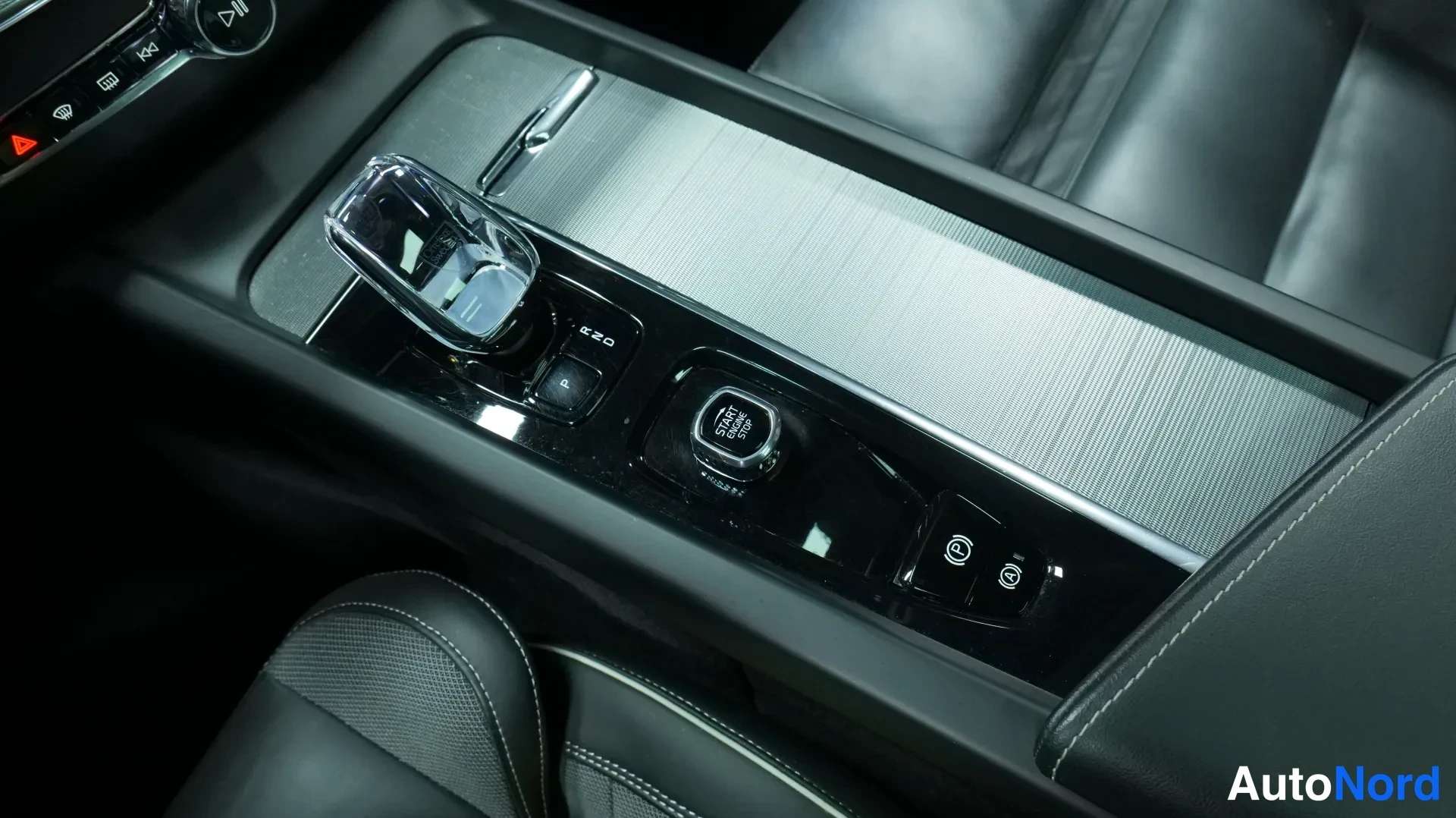 Blue Volvo XC60 2023, photo 9