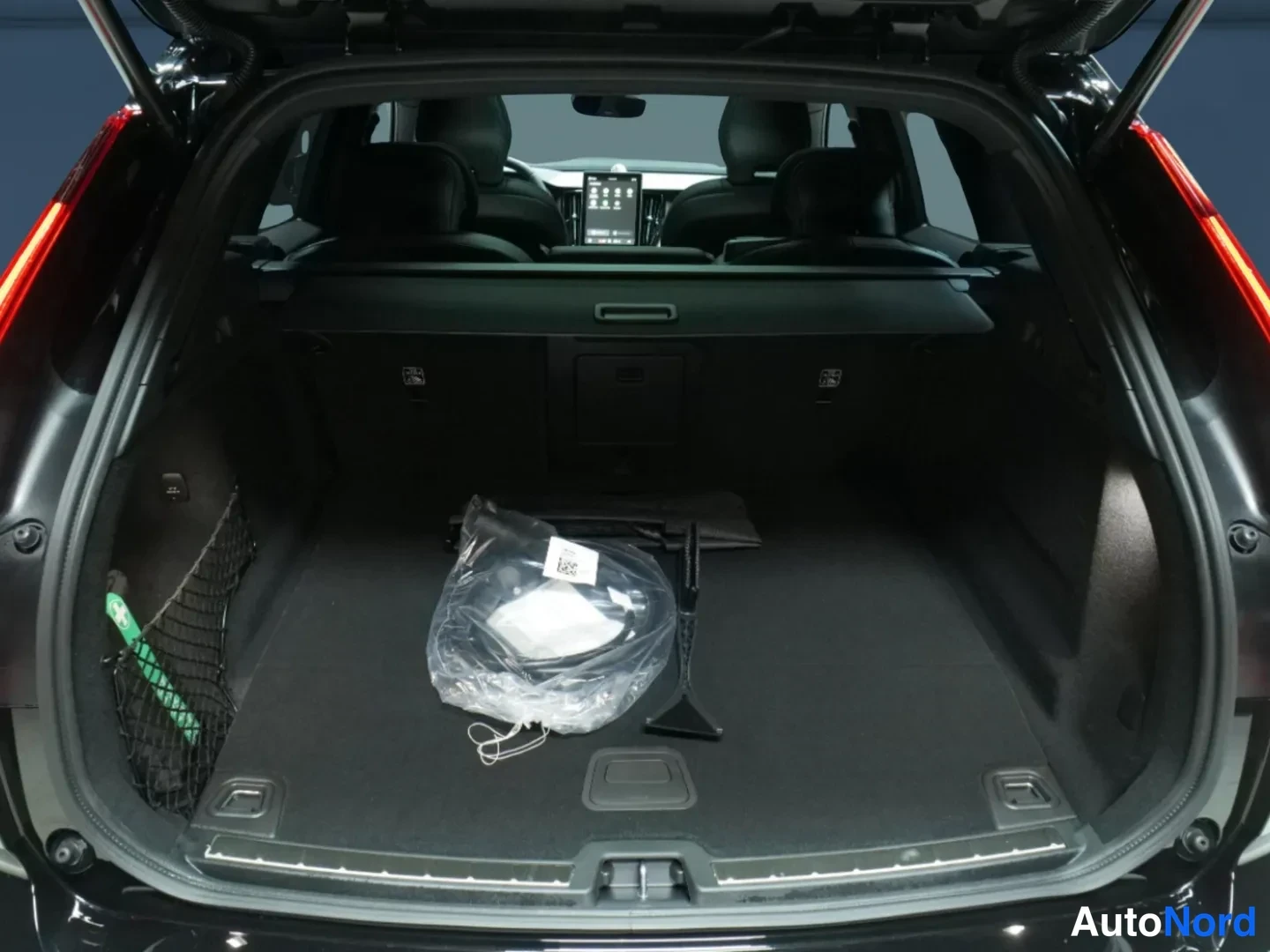 Musta Volvo XC60 2026, kuva 13