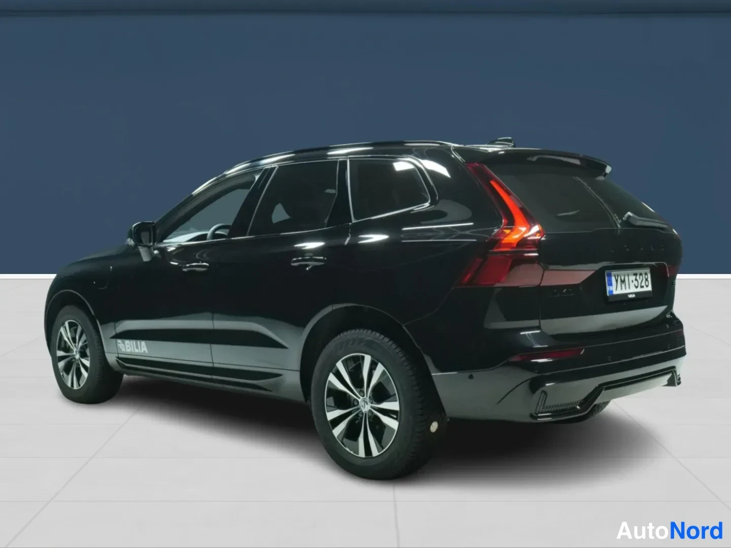 Musta Volvo XC60 2026, takaviisto, kuva 5