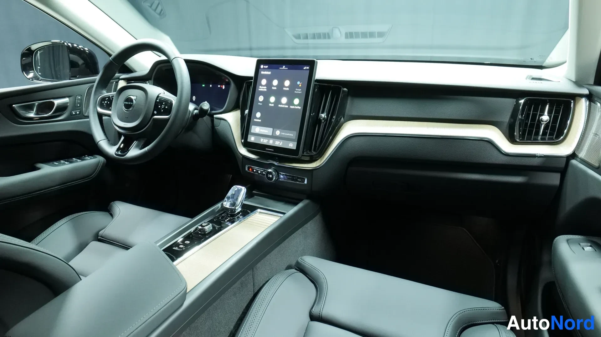 Musta Volvo XC60 2026, kuva 8