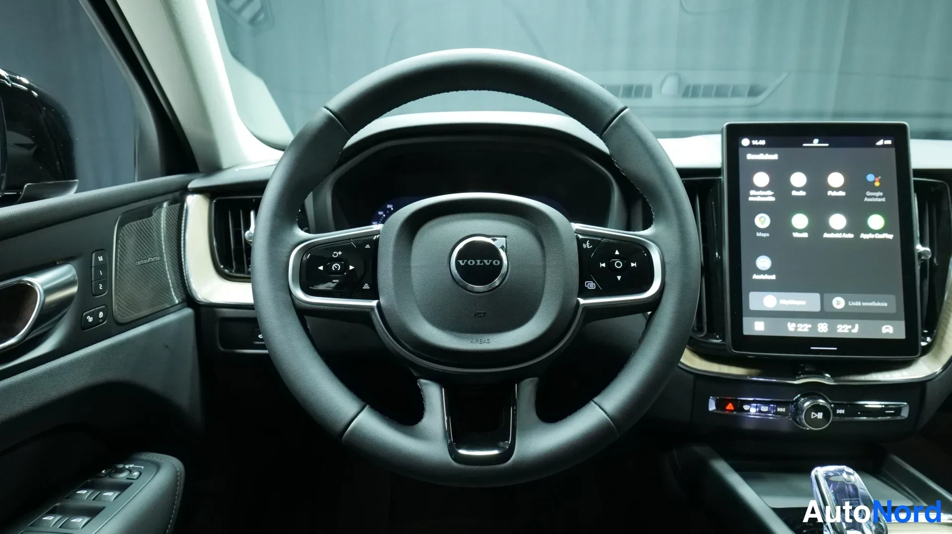 Musta Volvo XC60 2026, kuva 14