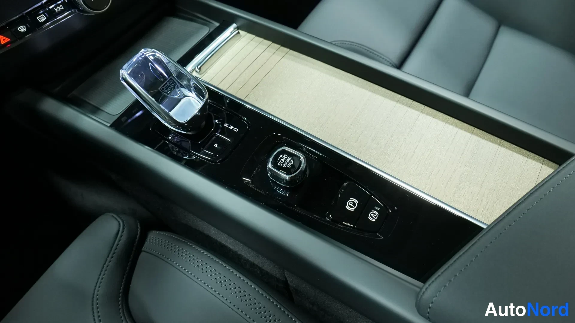 Musta Volvo XC60 2026, kuva 11