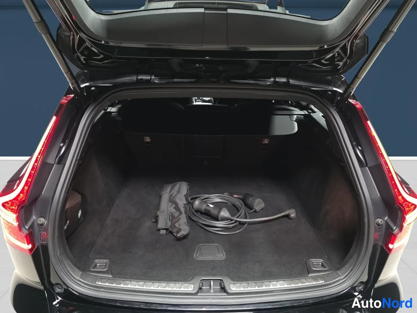 Black Volvo V60 2020, photo 11