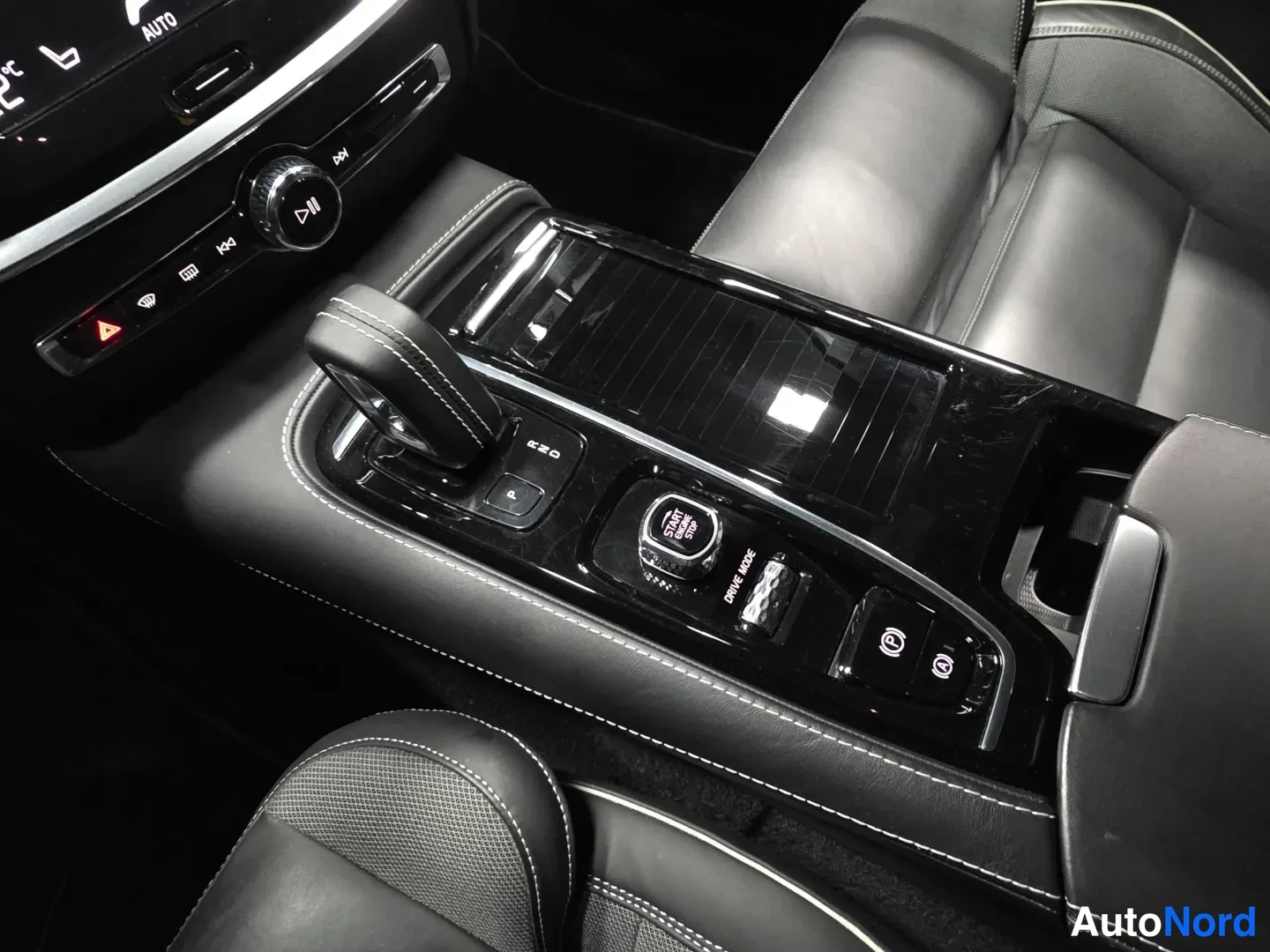 Black Volvo V60 2020, photo 15