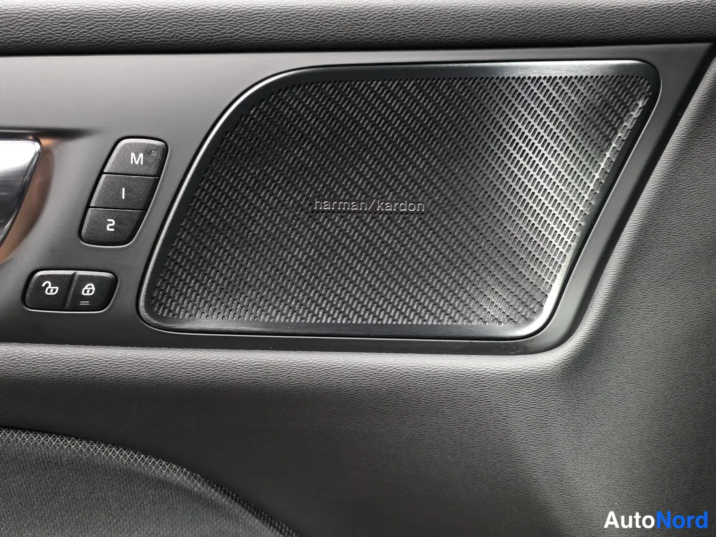 Black Volvo V60 2020, photo 16