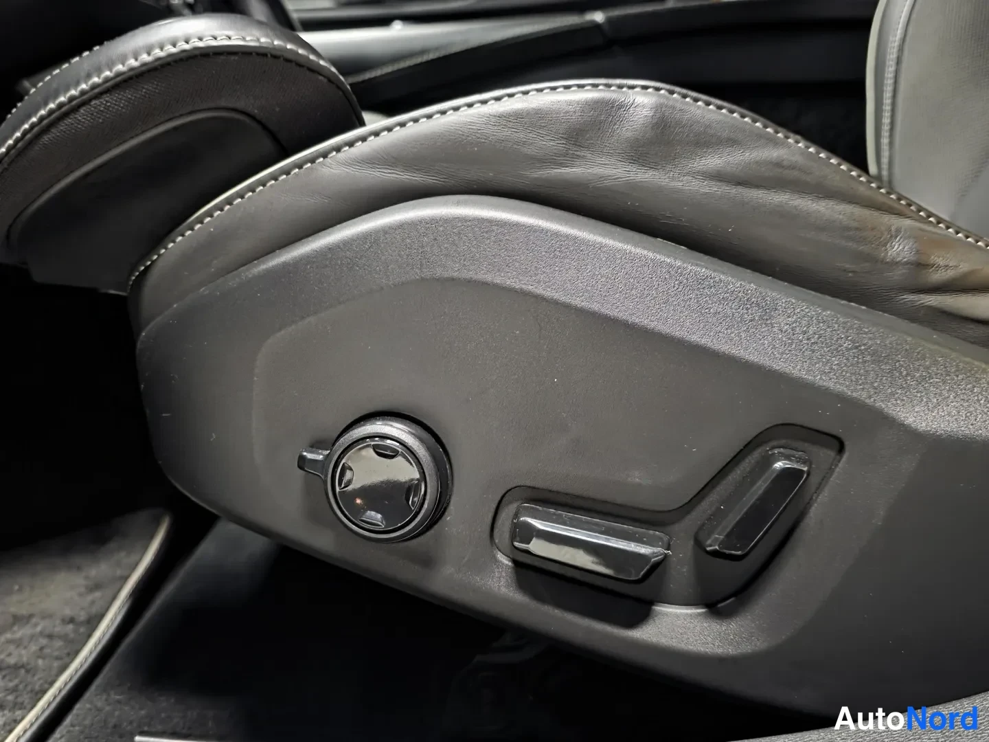 Black Volvo V60 2020, photo 19