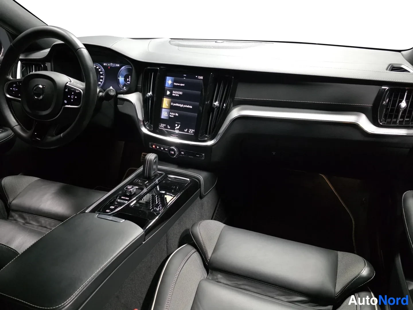 Black Volvo V60 2020, photo 17
