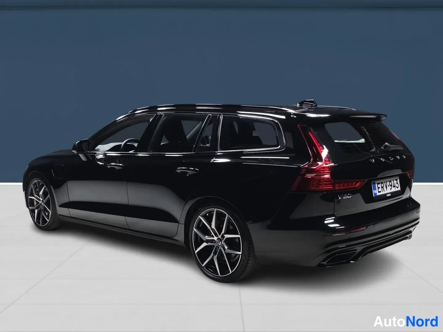 Black Volvo V60 2020, rear three-quarter, photo 5