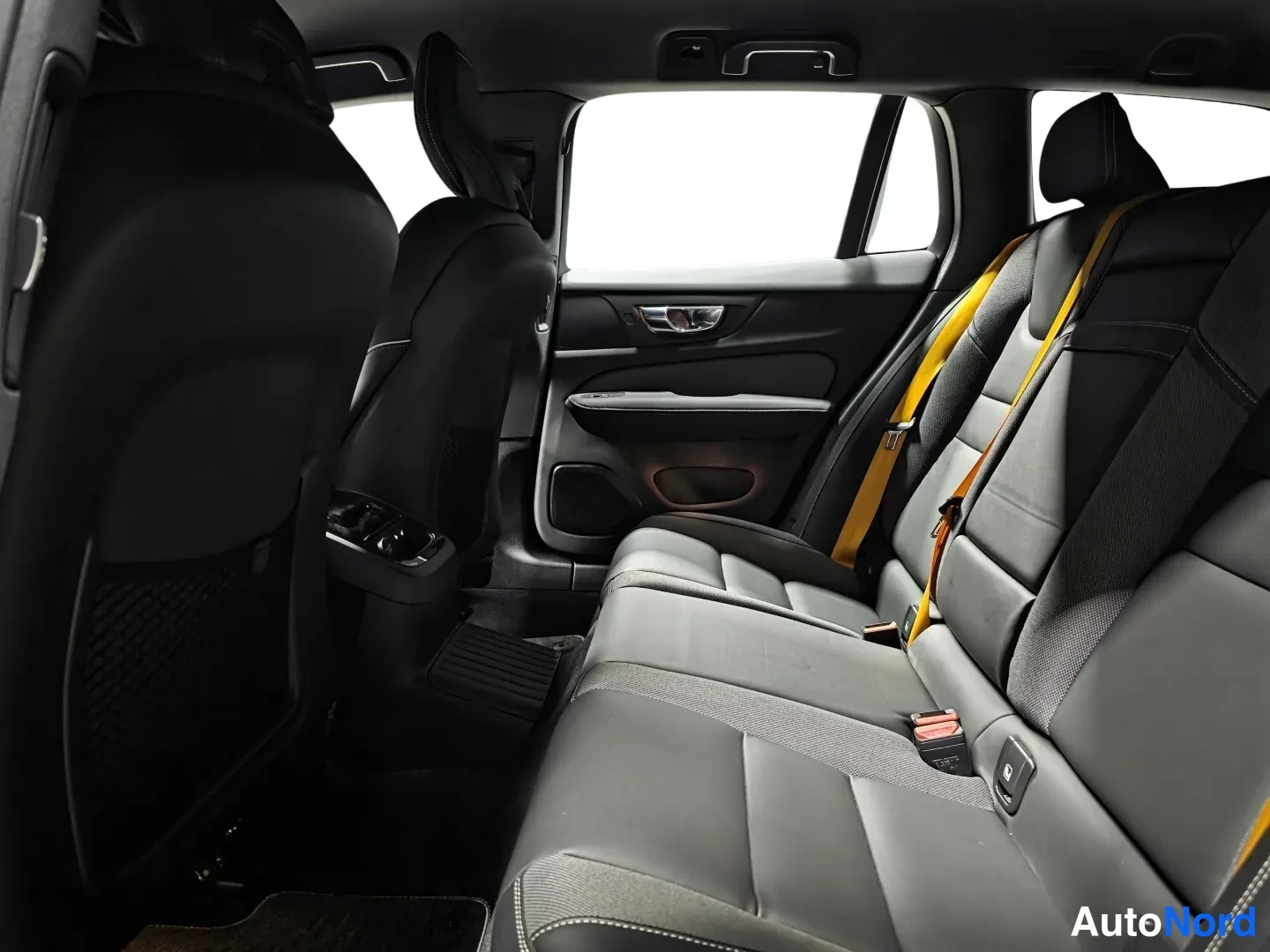 Black Volvo V60 2020, photo 9