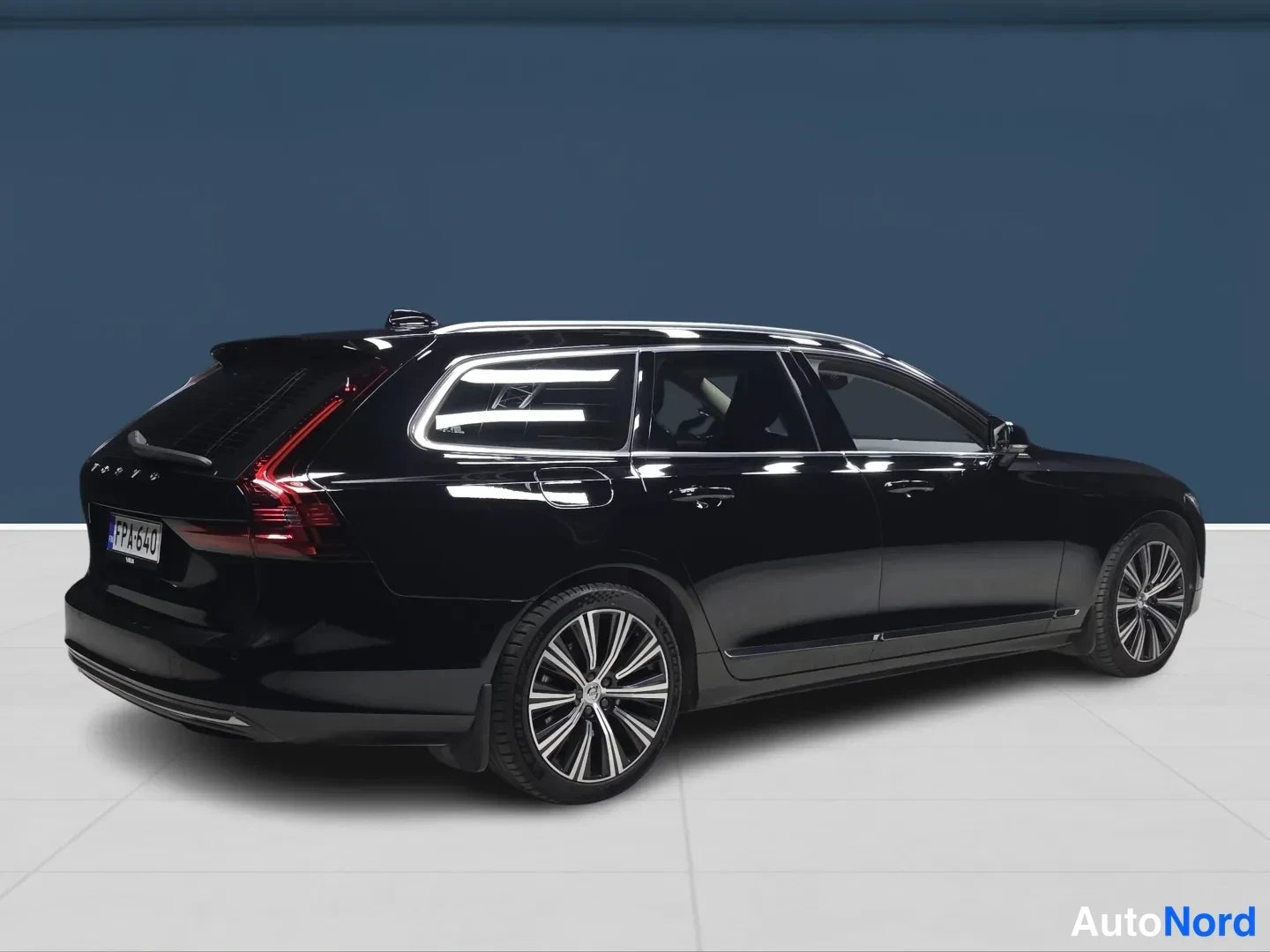 Black Volvo V90 2023, photo 4
