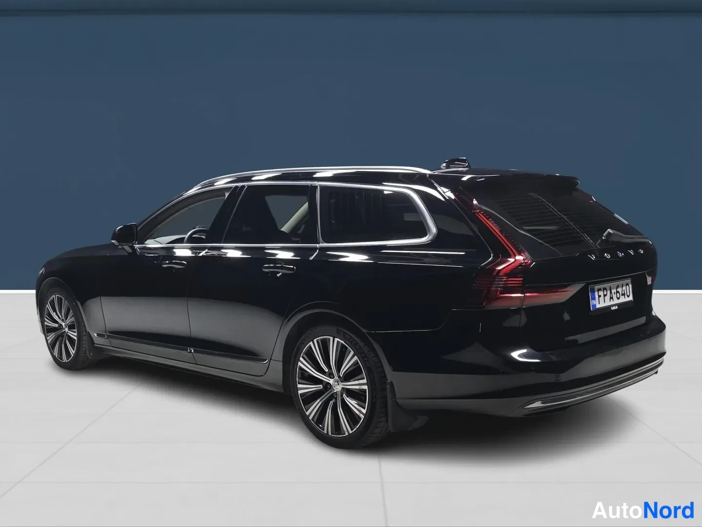 Black Volvo V90 2023, photo 5