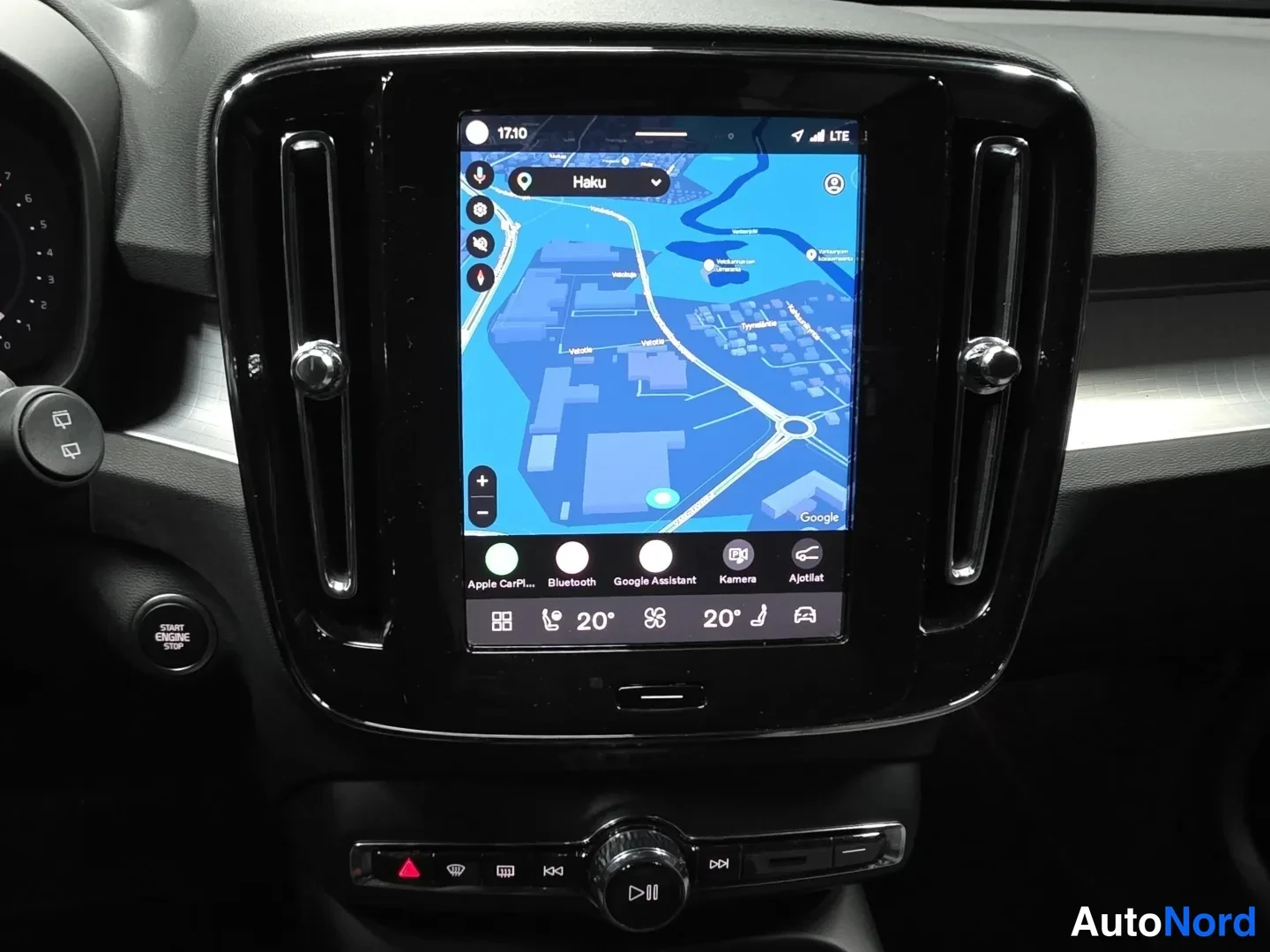 Silver Volvo XC40 2025, photo 15