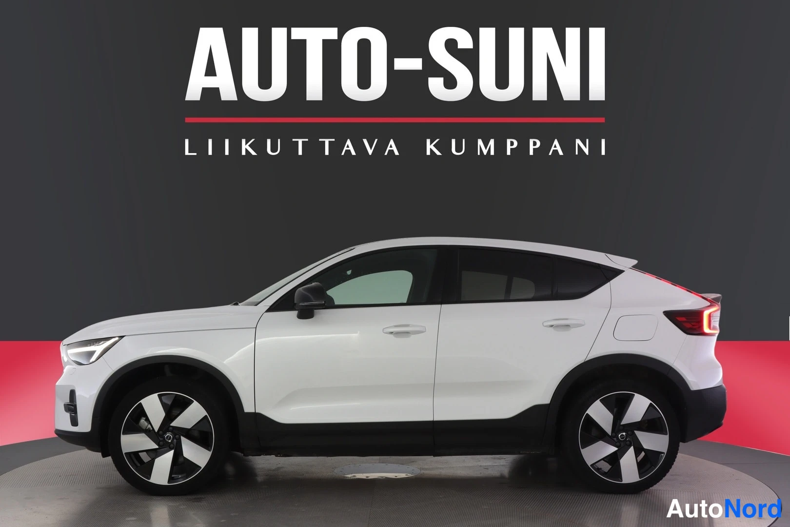 Valkoinen Volvo C40 2022, takaviisto, kuva 4