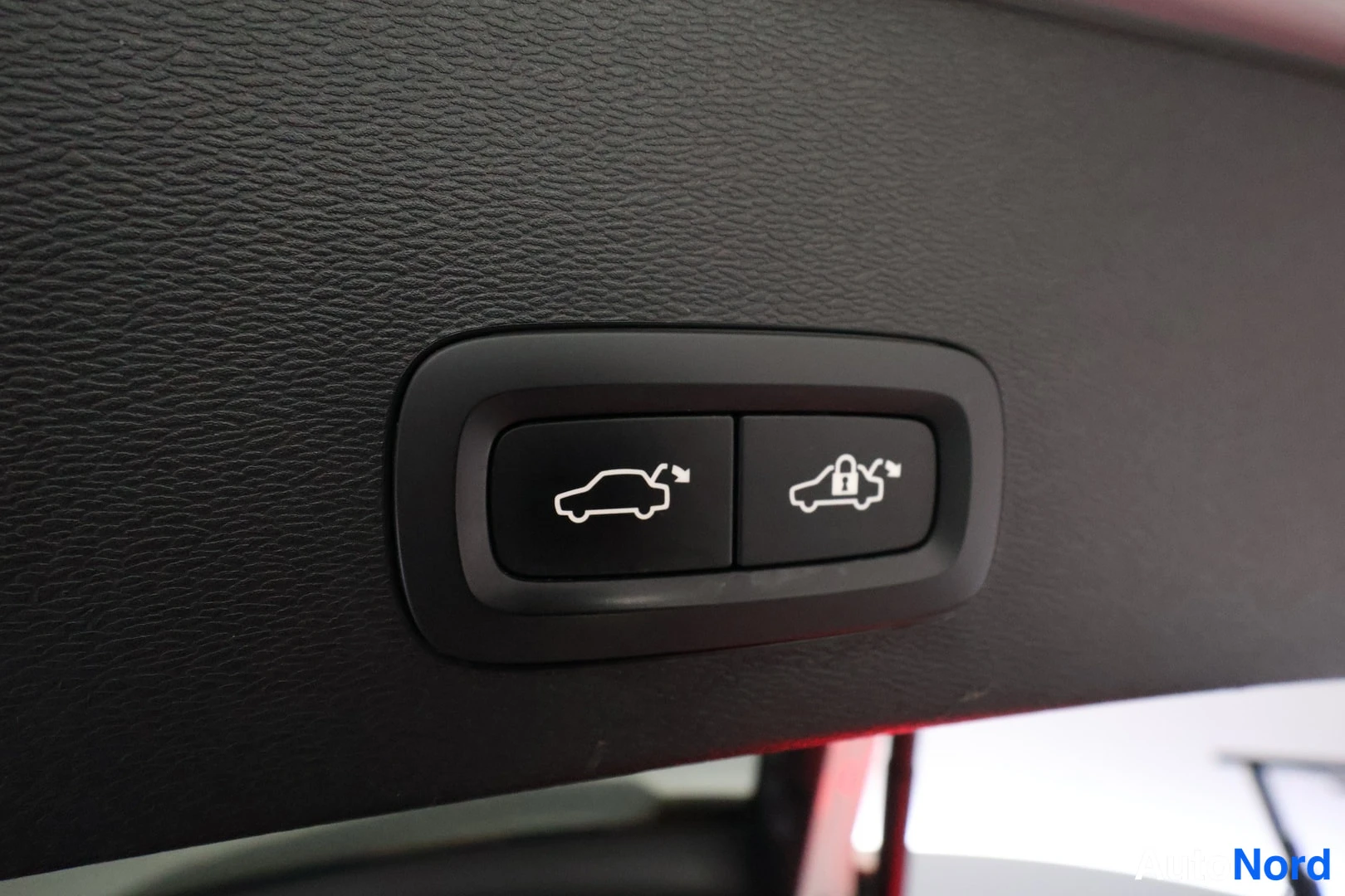 Valkoinen Volvo C40 2022, yksityiskohta, kuva 19