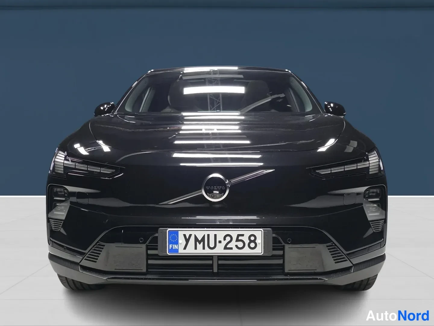 Musta Volvo EX60 2027, kuva 3