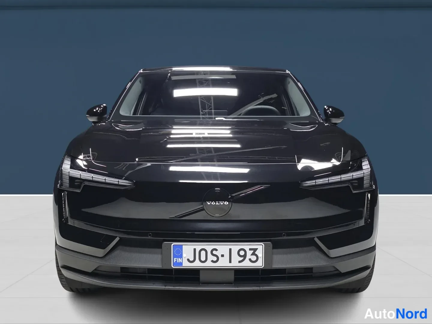 Black Volvo EX30 2027, photo 3