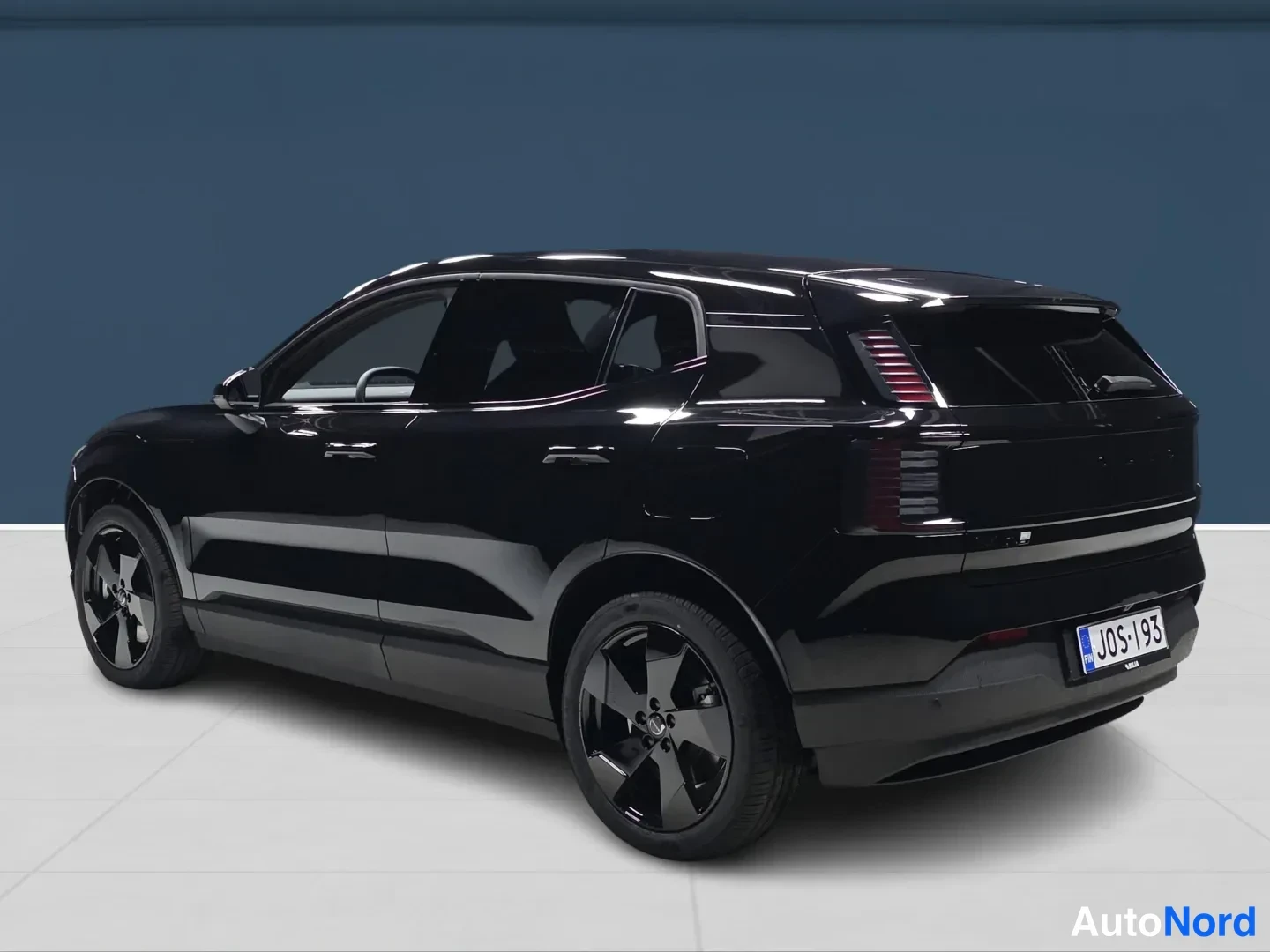 Black Volvo EX30 2027, photo 5