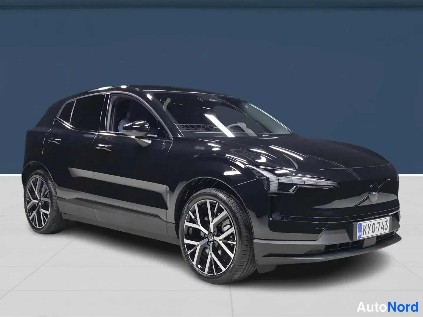 Black Volvo EX30 2027, photo 2