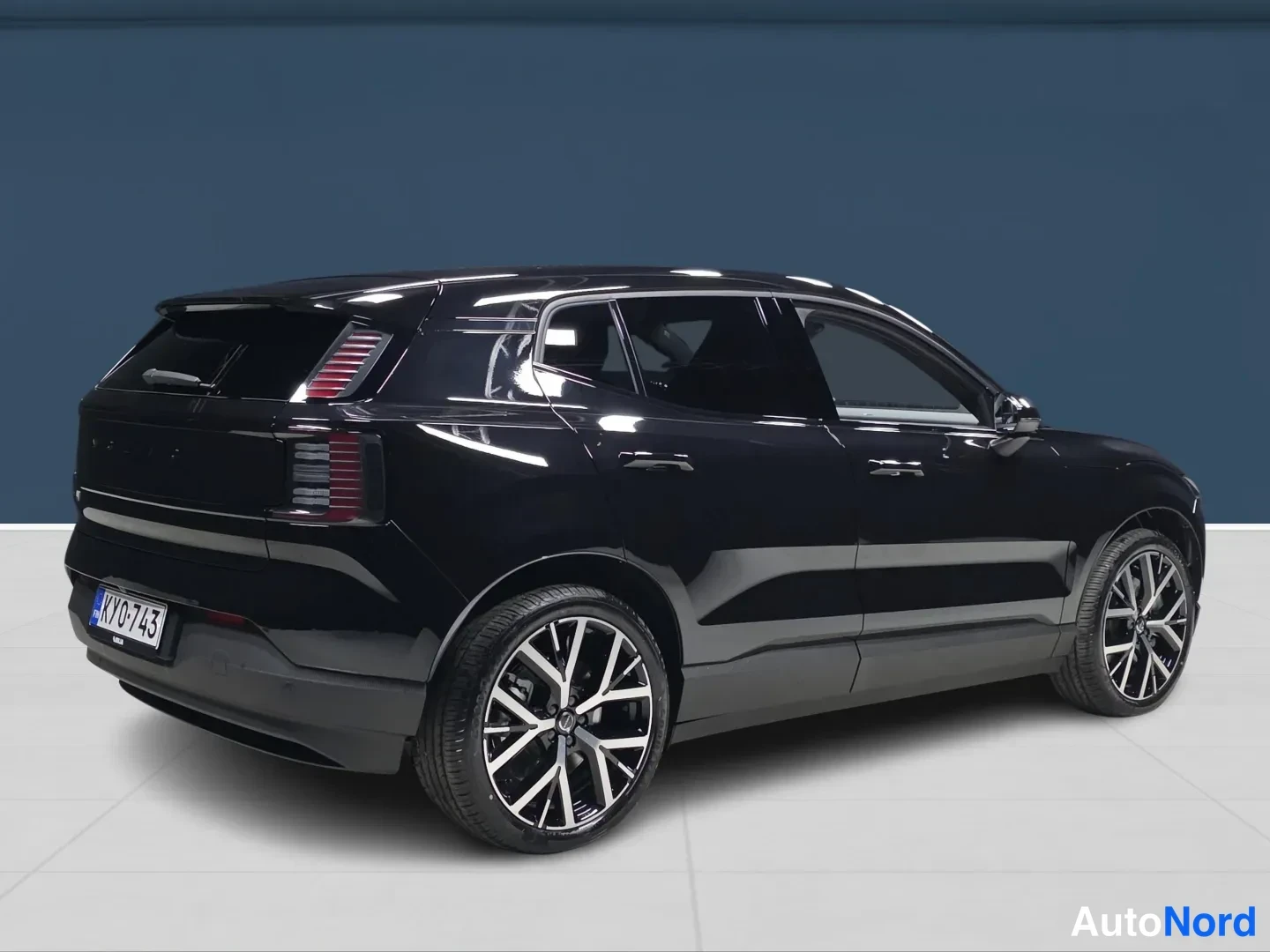 Black Volvo EX30 2027, photo 4