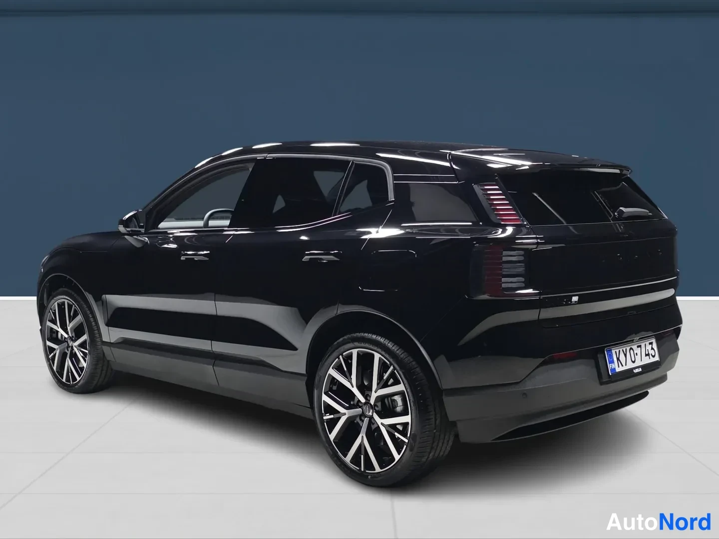 Black Volvo EX30 2027, photo 5