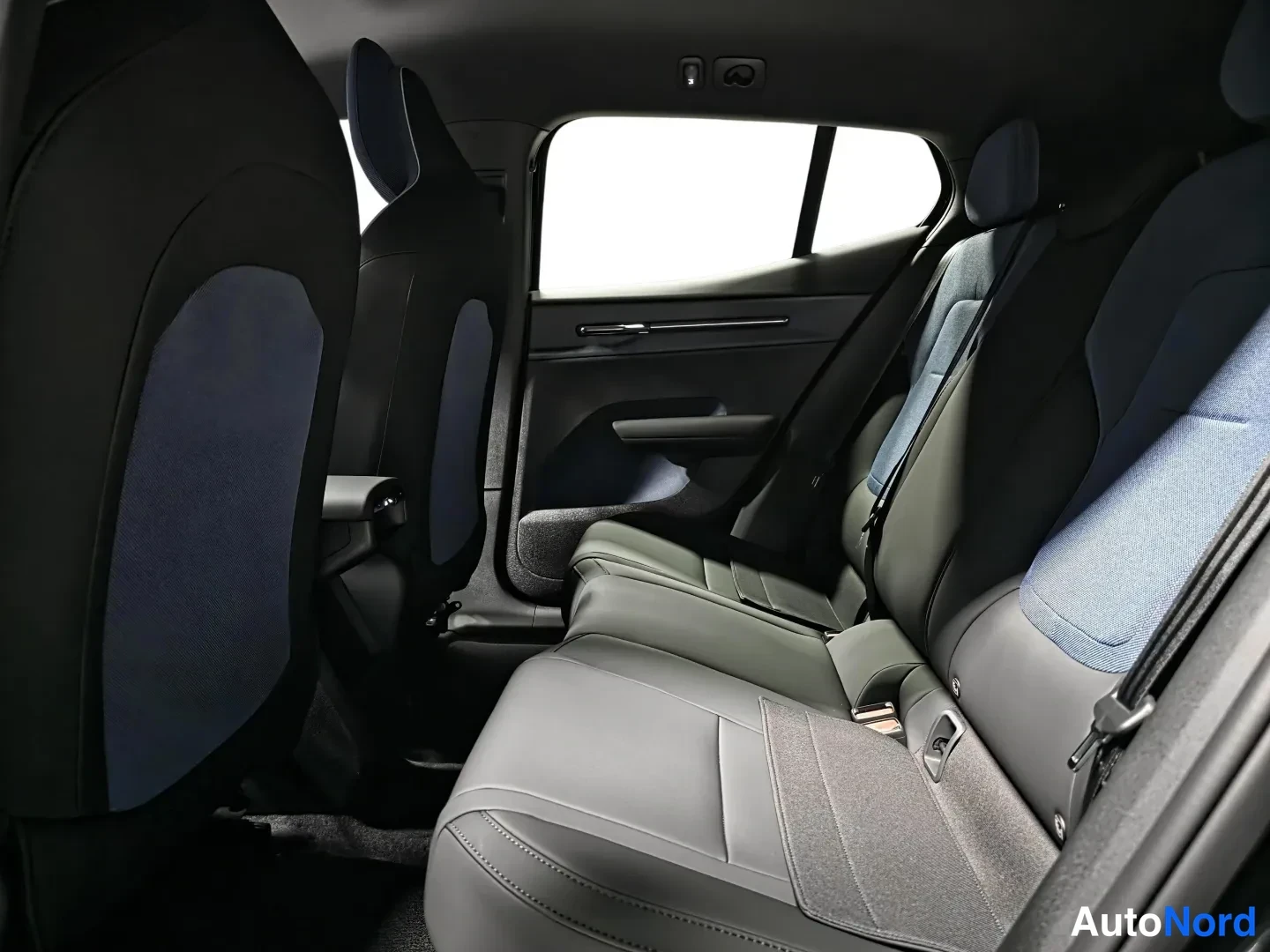 Black Volvo EX30 2027, photo 10