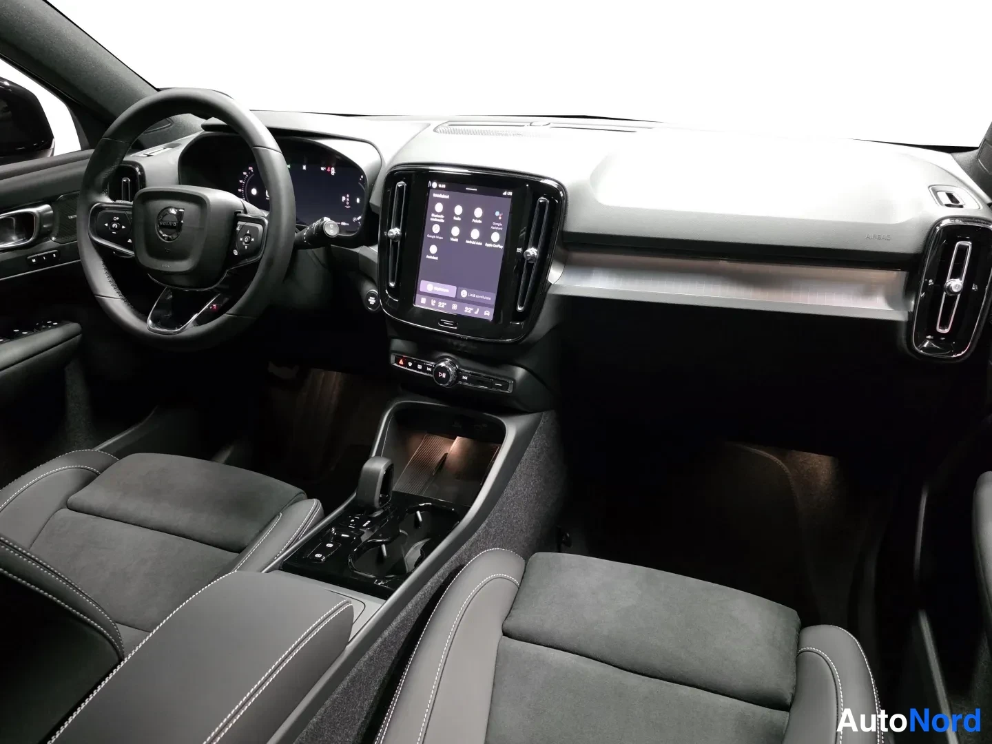 Black Volvo XC40 2026, photo 8